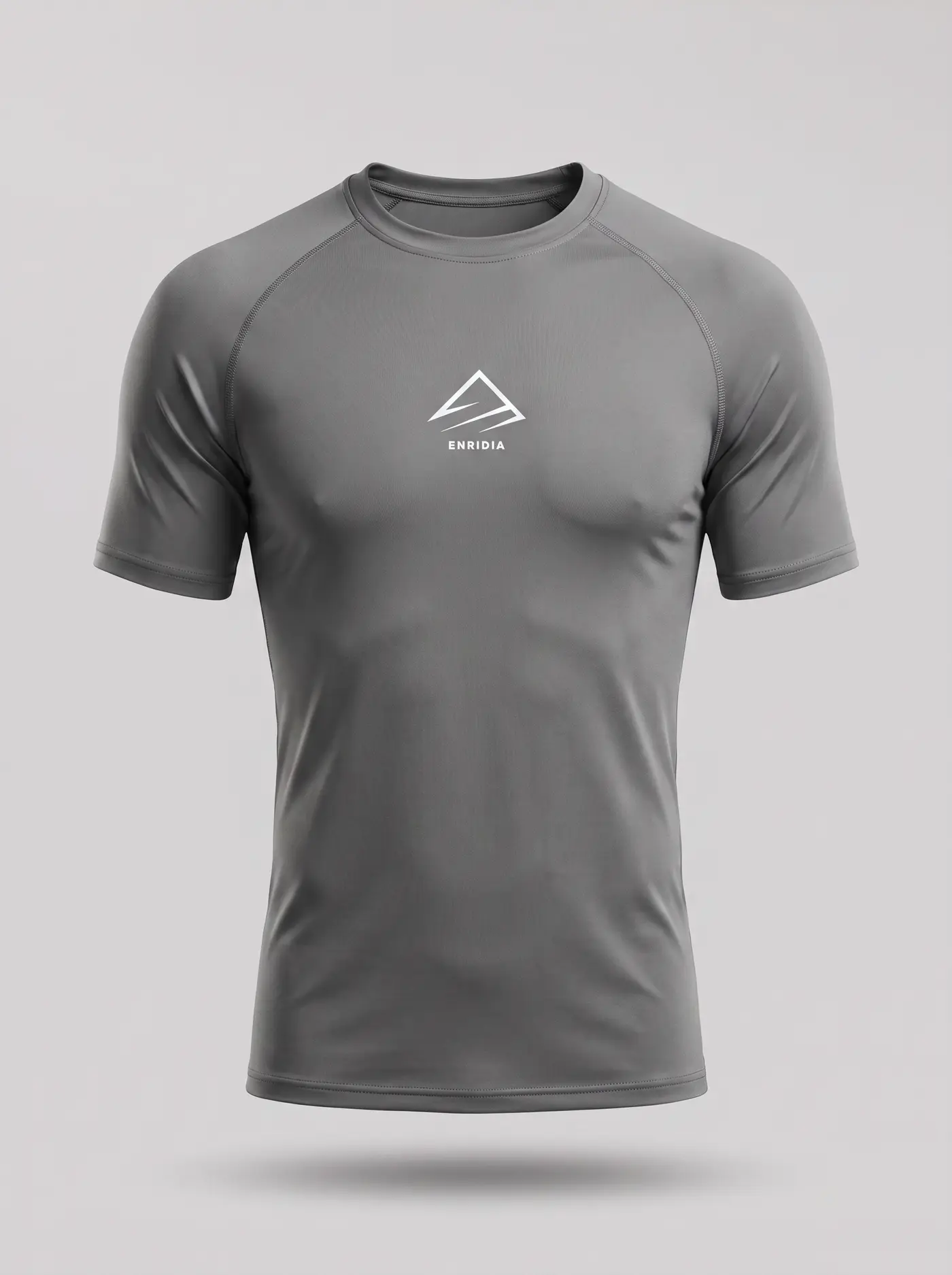 Camiseta de compresión en gris, prenda completa sobre fondo gris claro