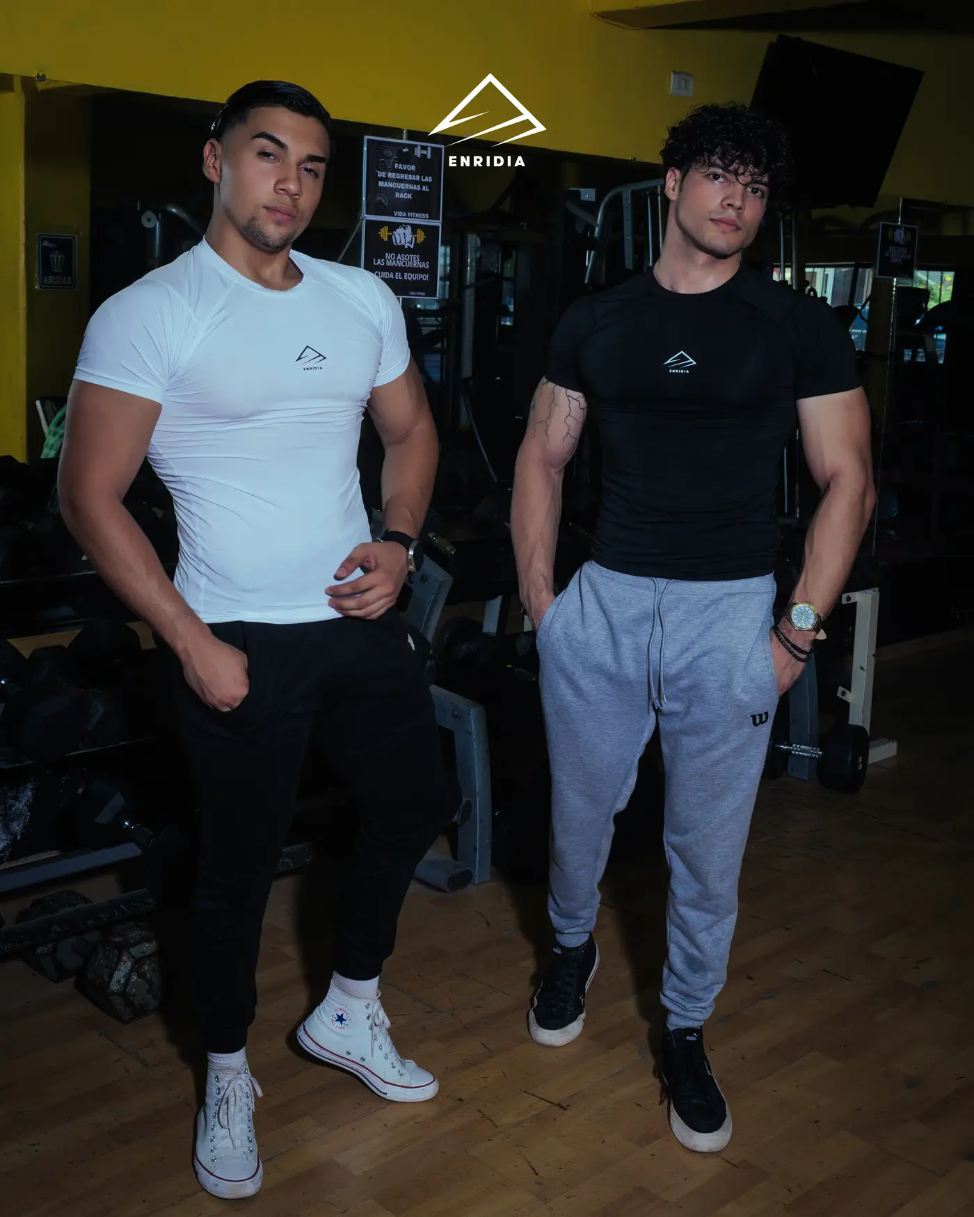 Camisetas de compresión en blanco y en negro