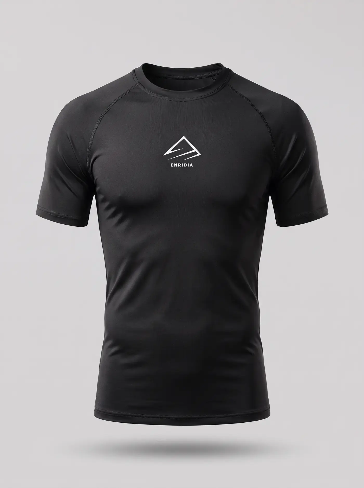 Camiseta de compresión en negro, prenda completa sobre fondo gris claro